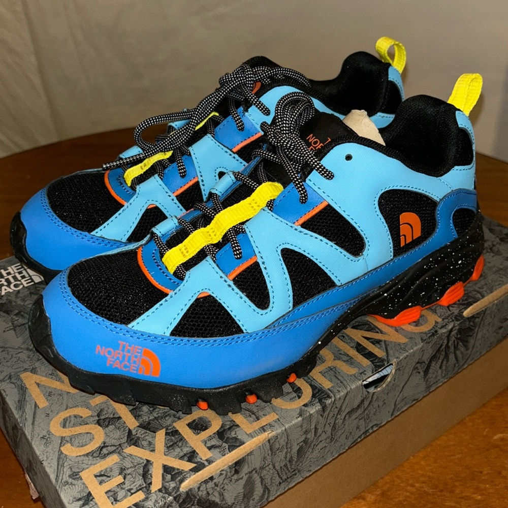 The Northface Men’s Archive Trail Fire Road Sz 7.5 clear lake blue/ TNF black